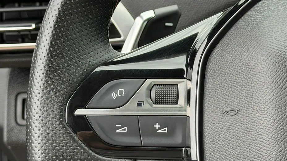 PEUGEOT 3008 -