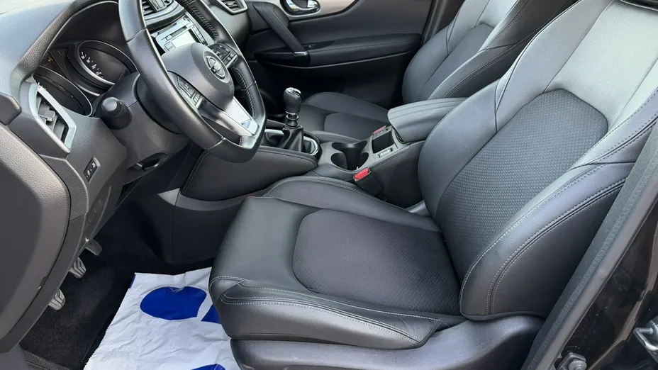 NISSAN Qashqai -