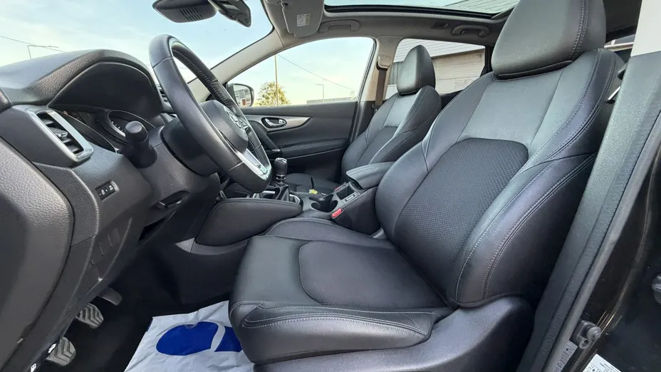 NISSAN Qashqai -