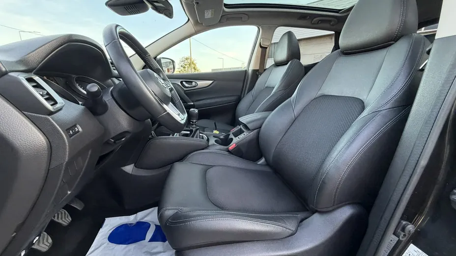 NISSAN Qashqai -
