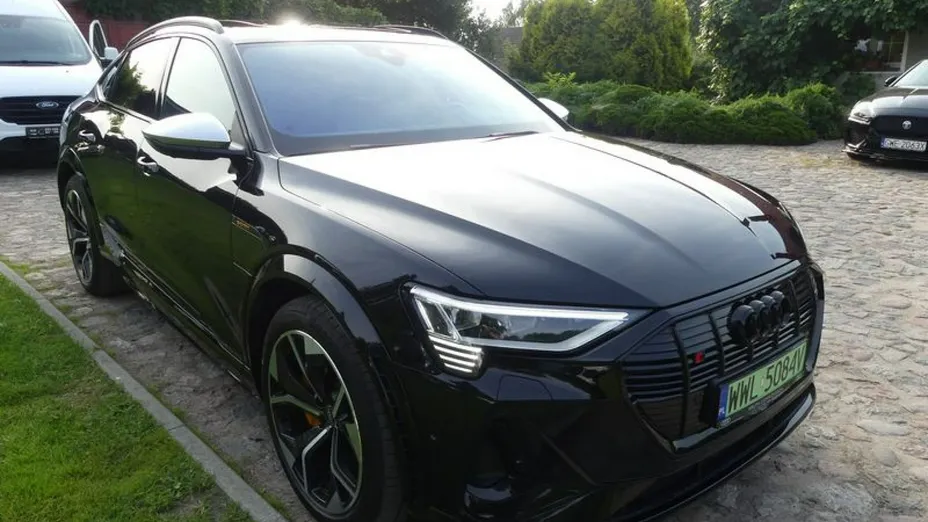 AUDI e-tron GT -