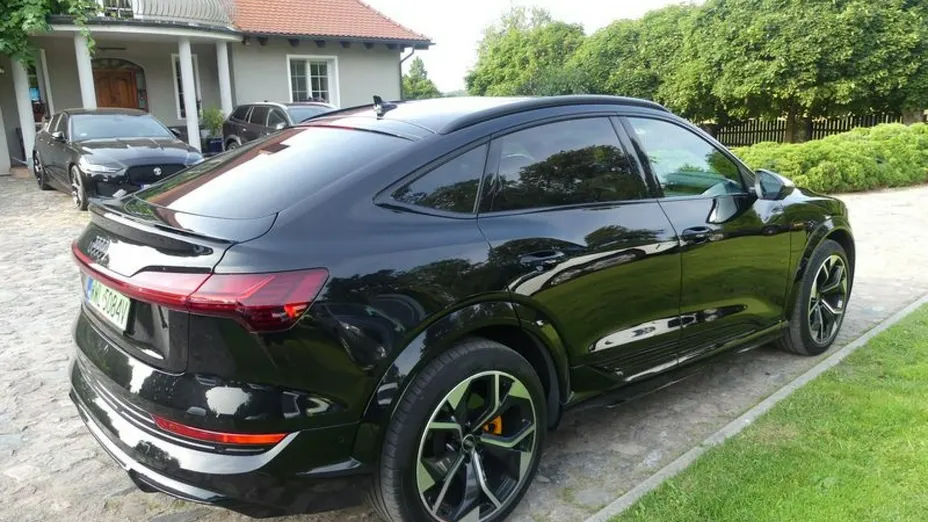 AUDI e-tron GT -