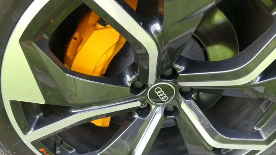 AUDI e-tron GT -