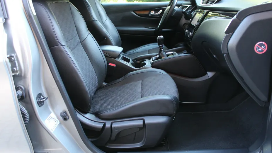 NISSAN Qashqai -