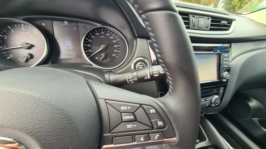 NISSAN Qashqai -