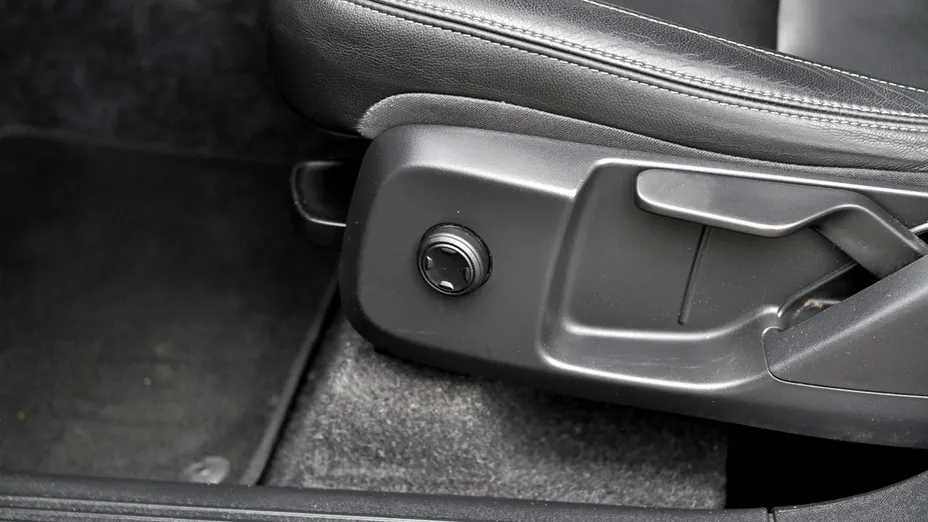 VOLVO XC40 -