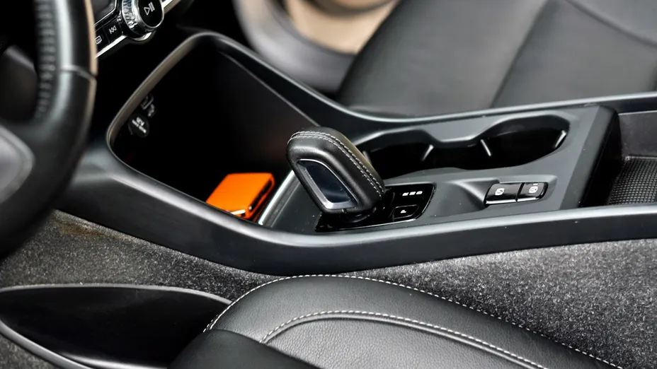 VOLVO XC40 -