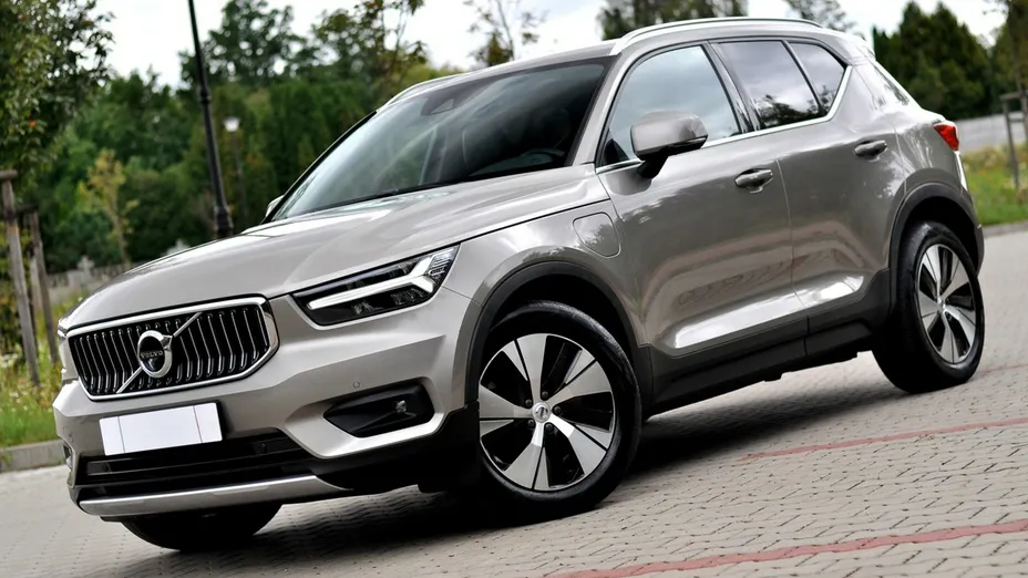 VOLVO XC40 -