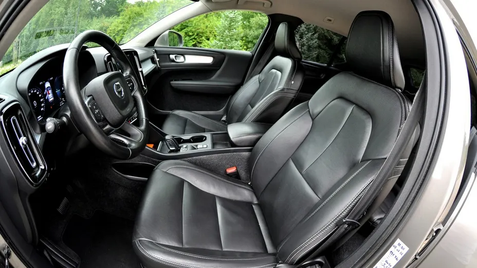 VOLVO XC40 -