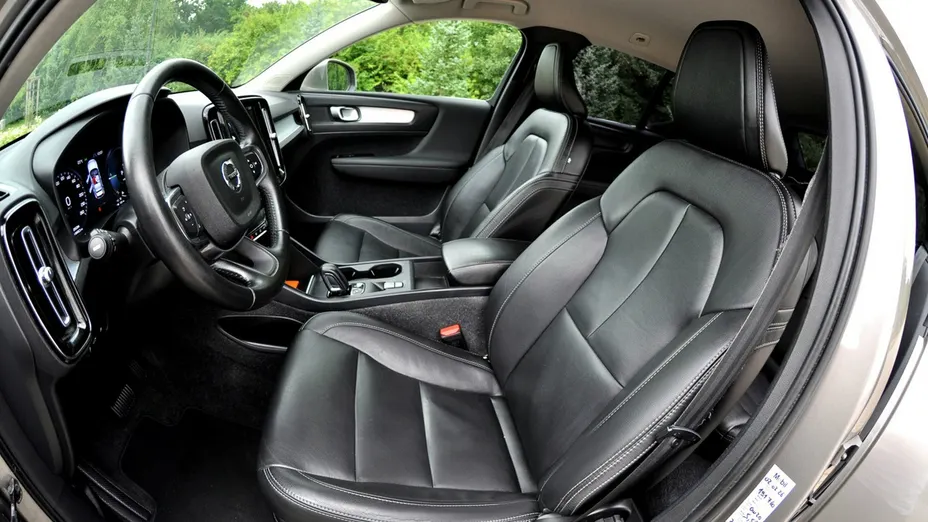 VOLVO XC40 -