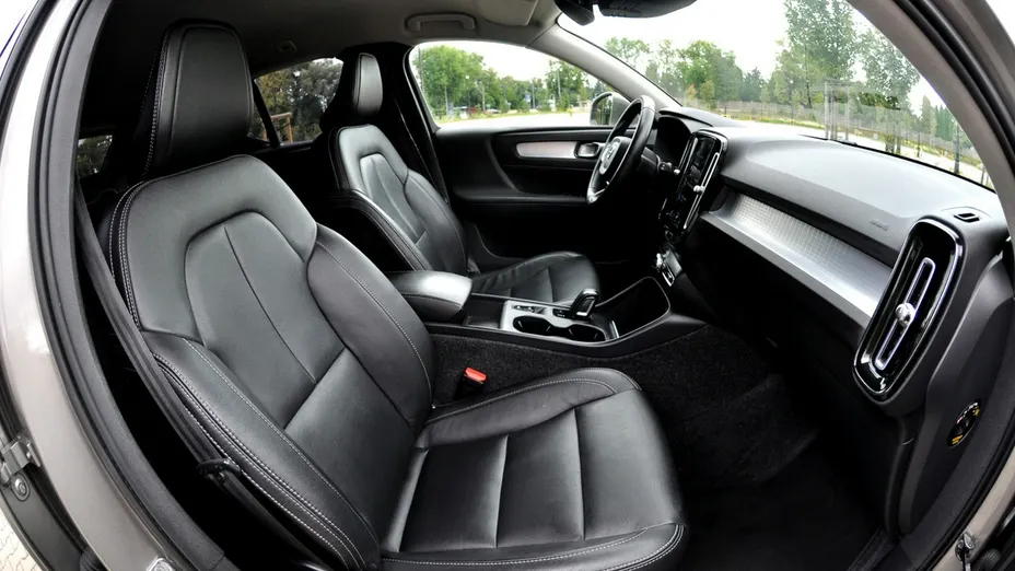 VOLVO XC40 -