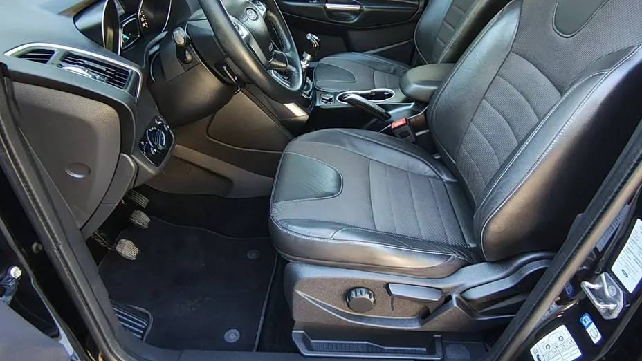 FORD Kuga -