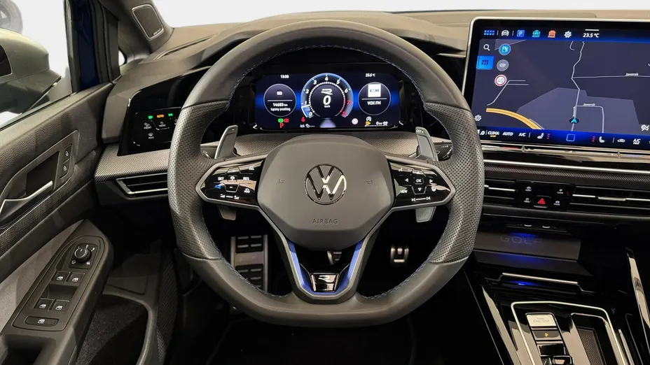 VOLKSWAGEN Golf -