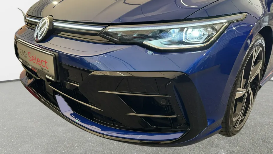 VOLKSWAGEN Golf -