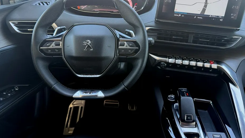 PEUGEOT 5008 -