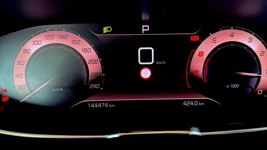 PEUGEOT 5008 -