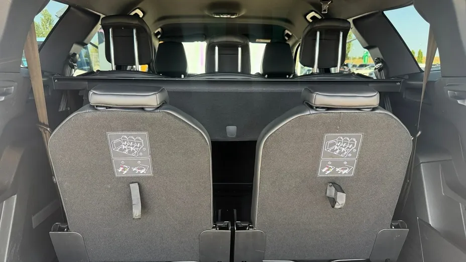 PEUGEOT 5008 -