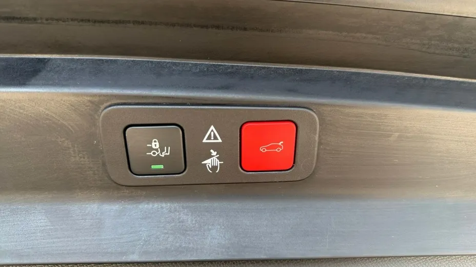 PEUGEOT 5008 -