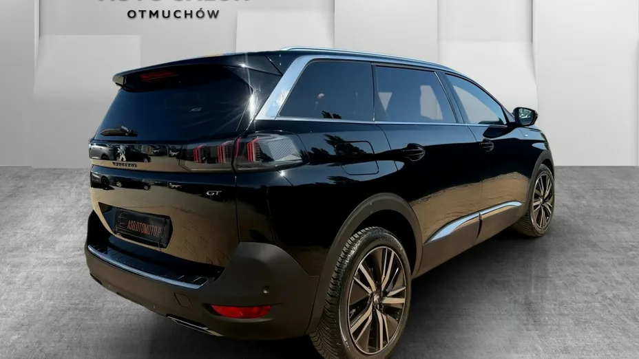 PEUGEOT 5008 -