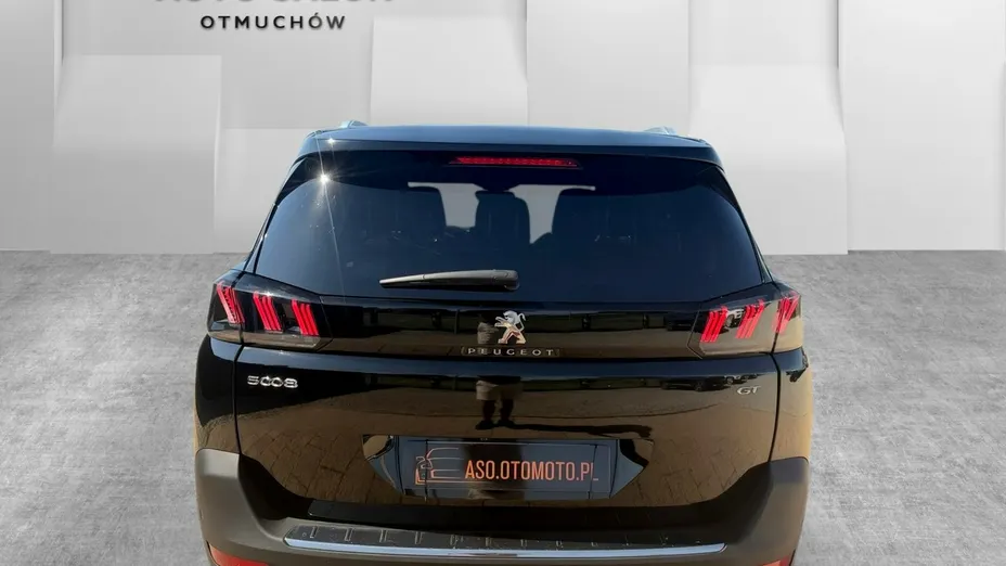 PEUGEOT 5008 -