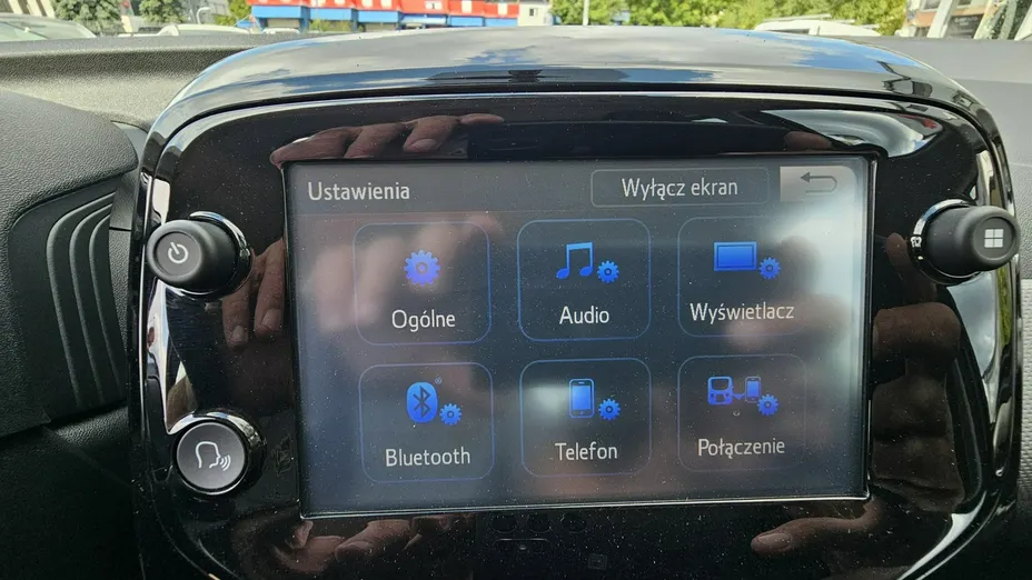 PEUGEOT 108 -