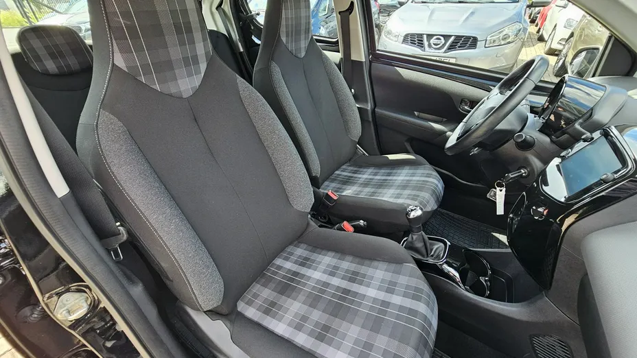 PEUGEOT 108 -