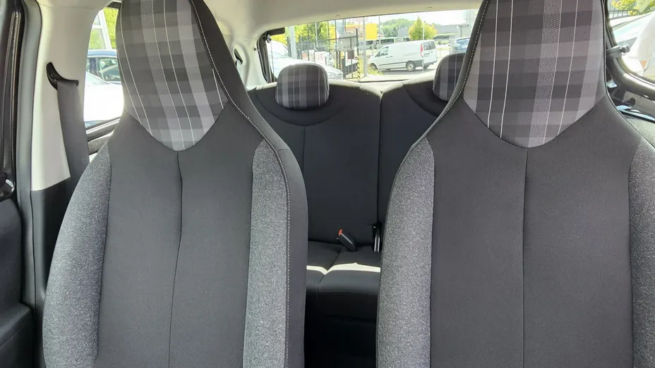 PEUGEOT 108 -