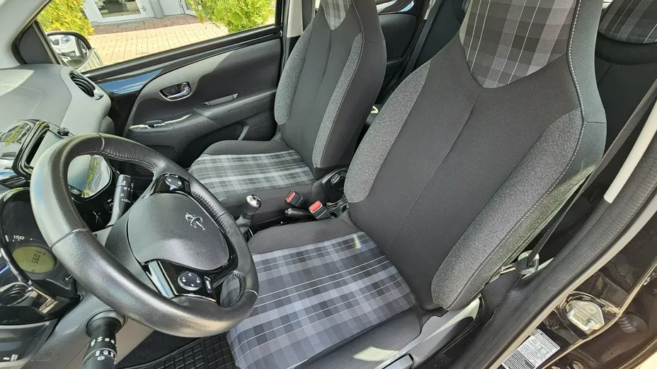 PEUGEOT 108 -