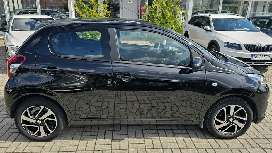 PEUGEOT 108 -