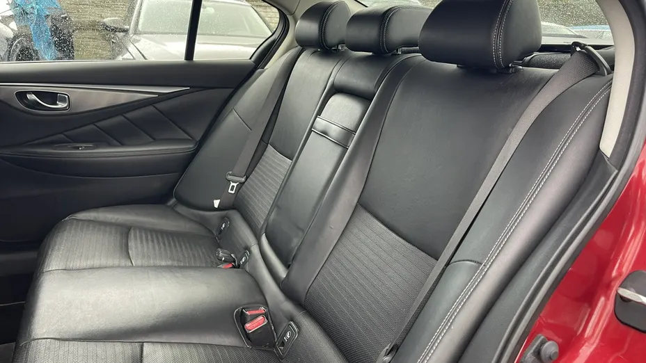 INFINITI Q50 -