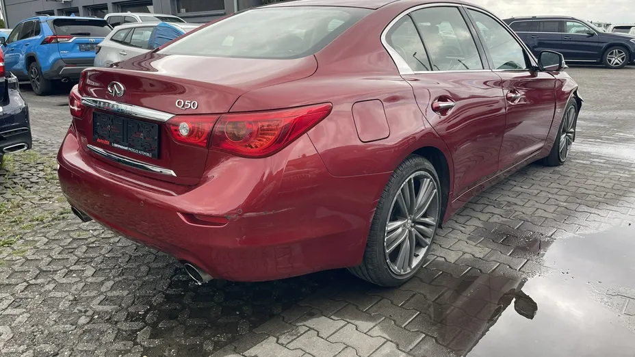INFINITI Q50 -
