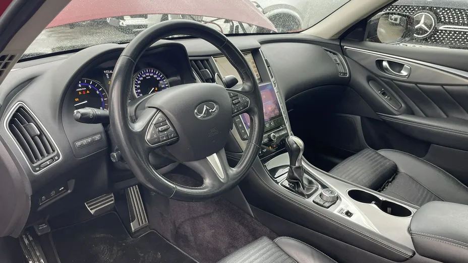 INFINITI Q50 -