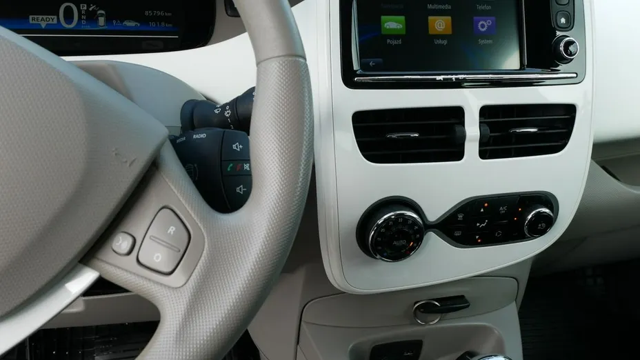 RENAULT ZOE -