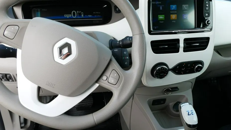 RENAULT ZOE -