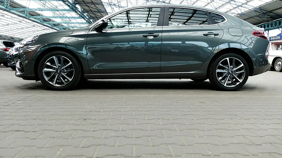 HYUNDAI i30 -