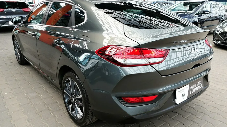 HYUNDAI i30 -