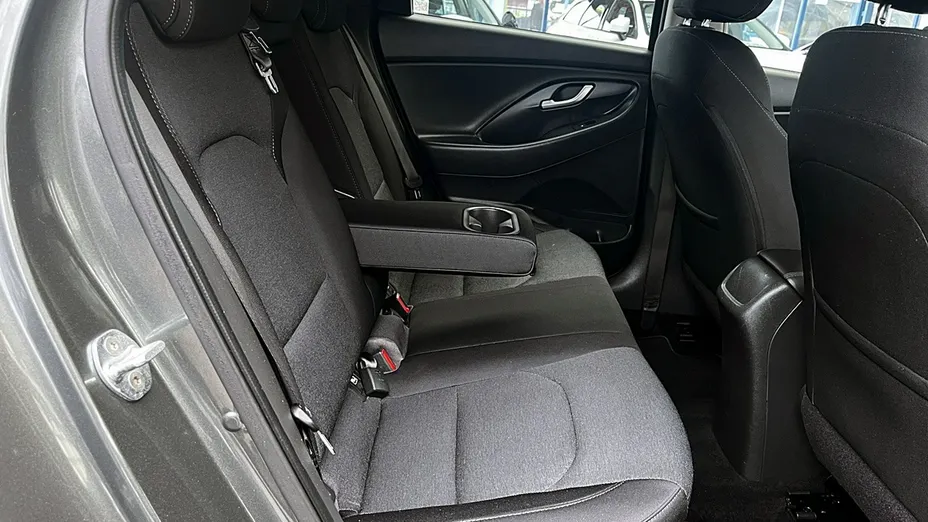 HYUNDAI i30 -