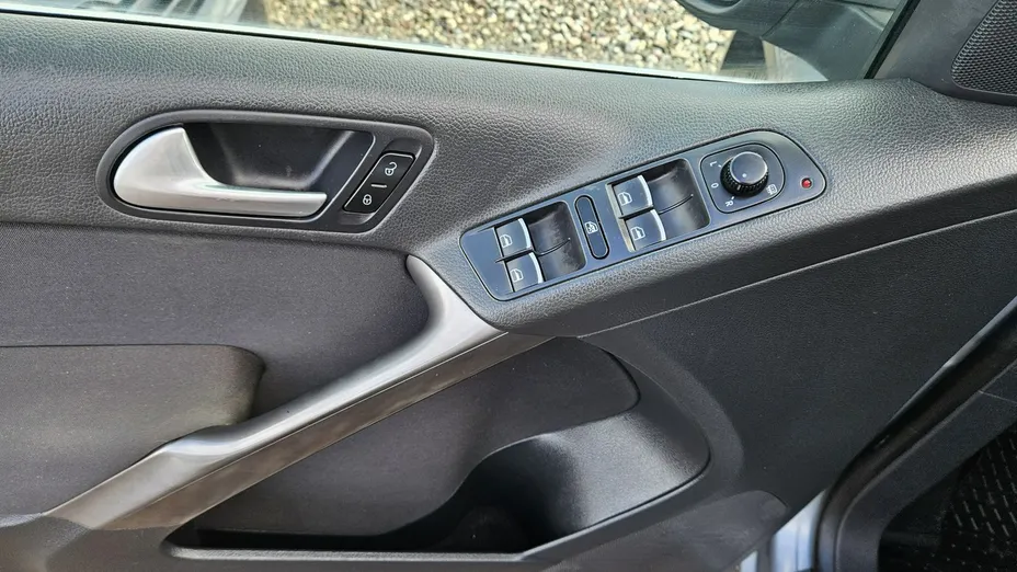 VOLKSWAGEN Tiguan -