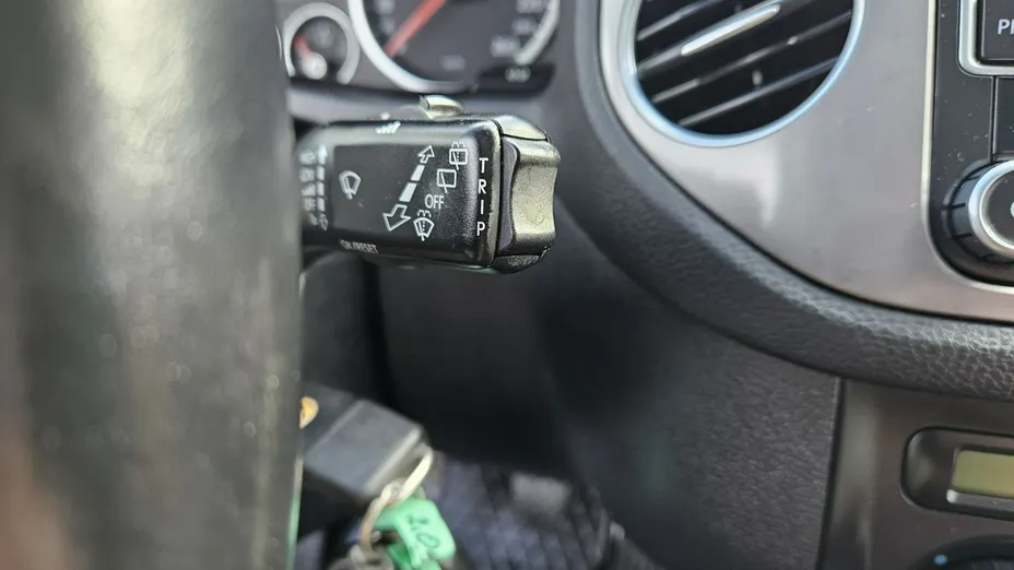 VOLKSWAGEN Tiguan -