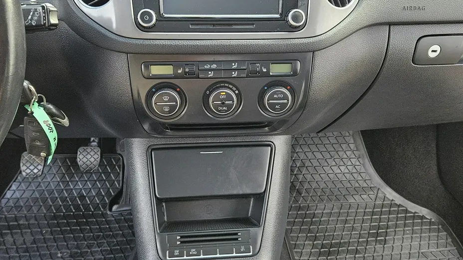 VOLKSWAGEN Tiguan -
