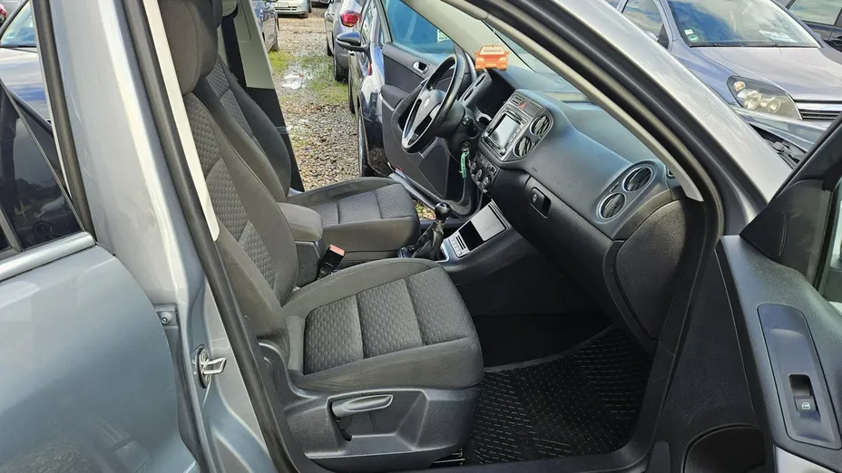 VOLKSWAGEN Tiguan -