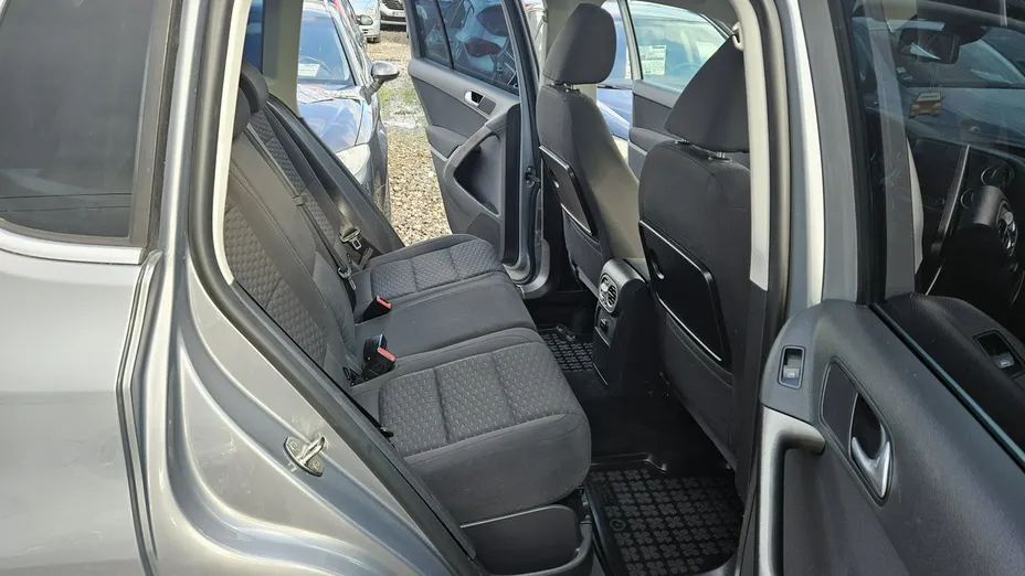 VOLKSWAGEN Tiguan -