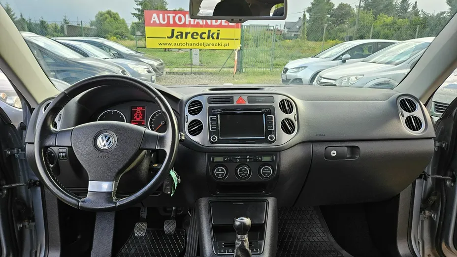 VOLKSWAGEN Tiguan -