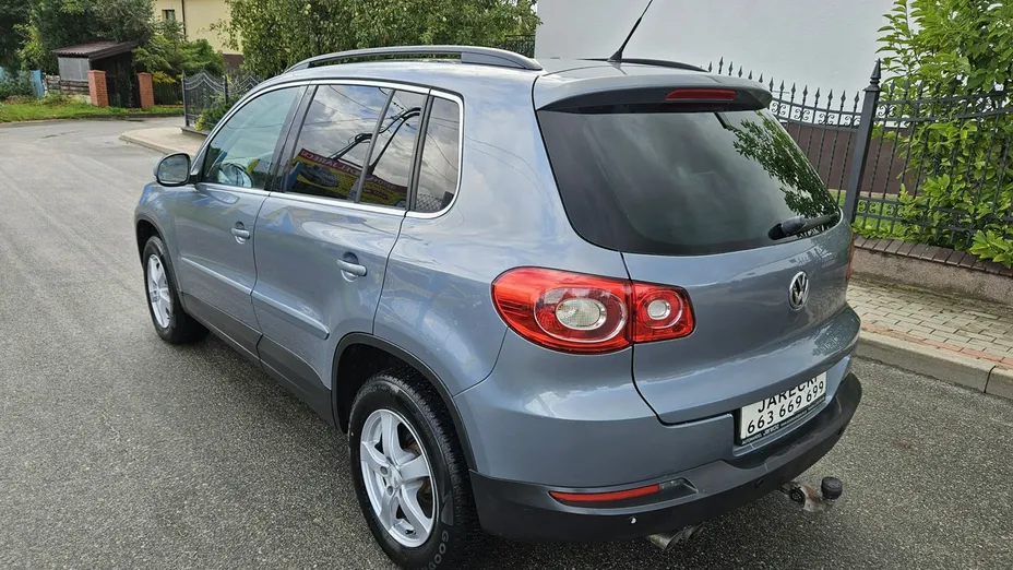 VOLKSWAGEN Tiguan -