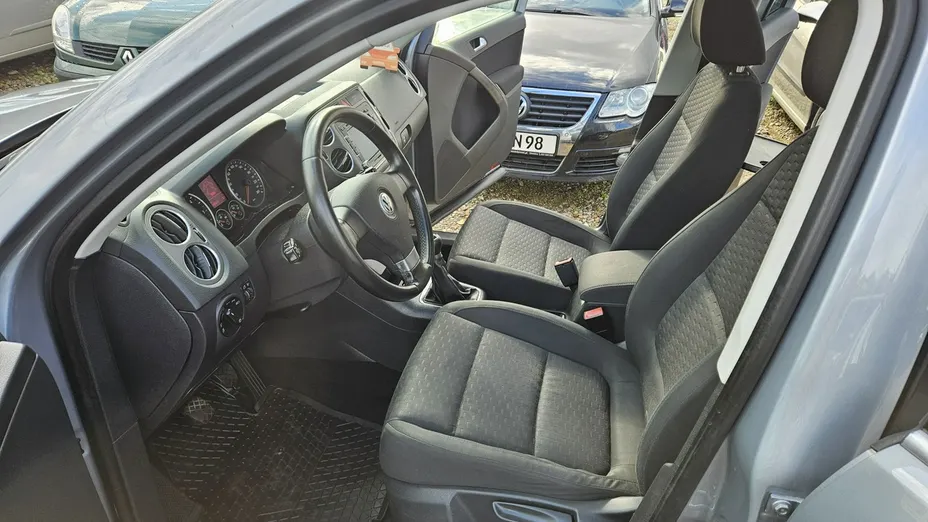 VOLKSWAGEN Tiguan -