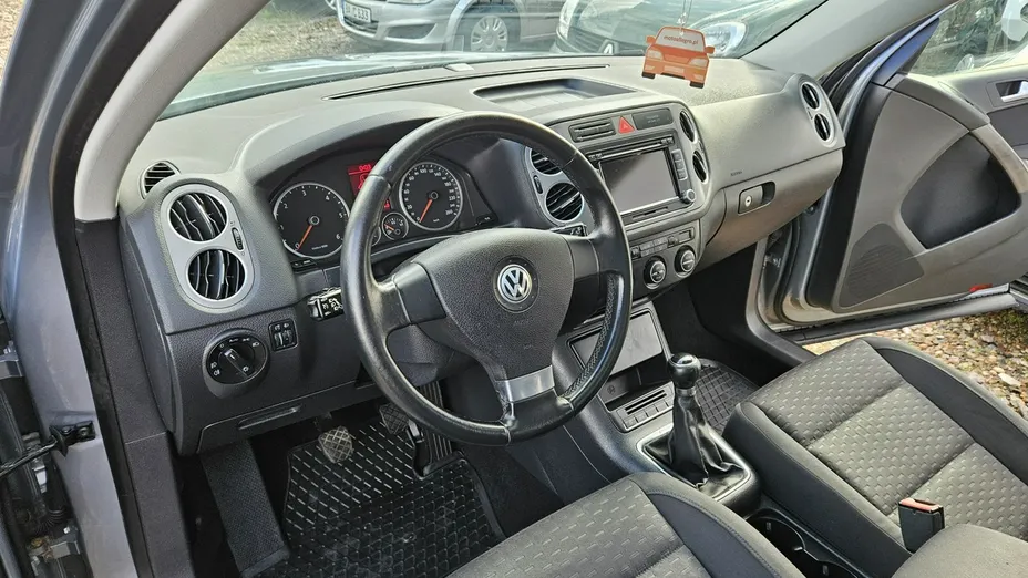 VOLKSWAGEN Tiguan -