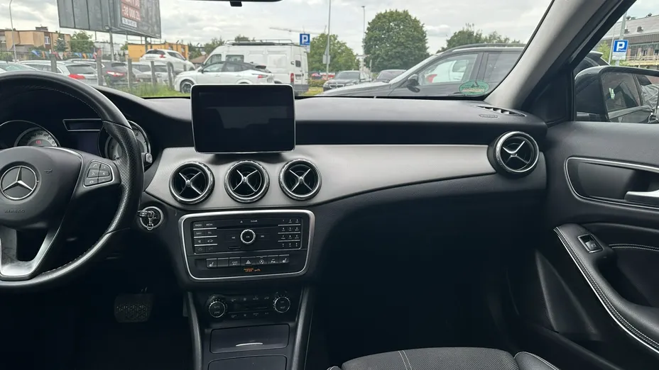 MERCEDES-BENZ GLA -