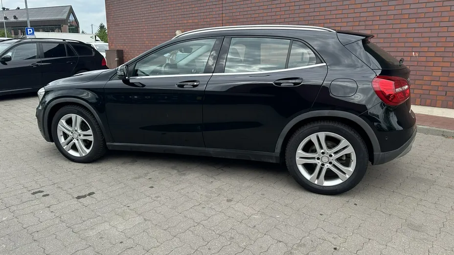 MERCEDES-BENZ GLA -