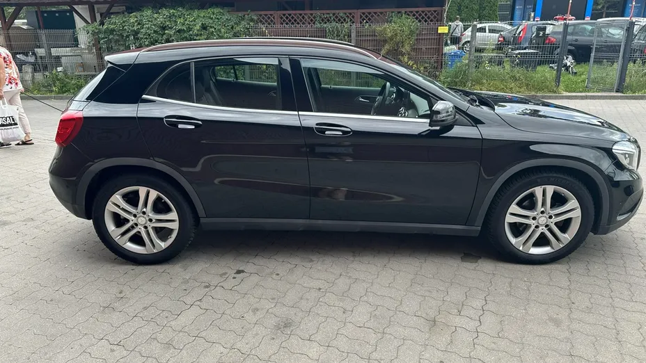 MERCEDES-BENZ GLA -