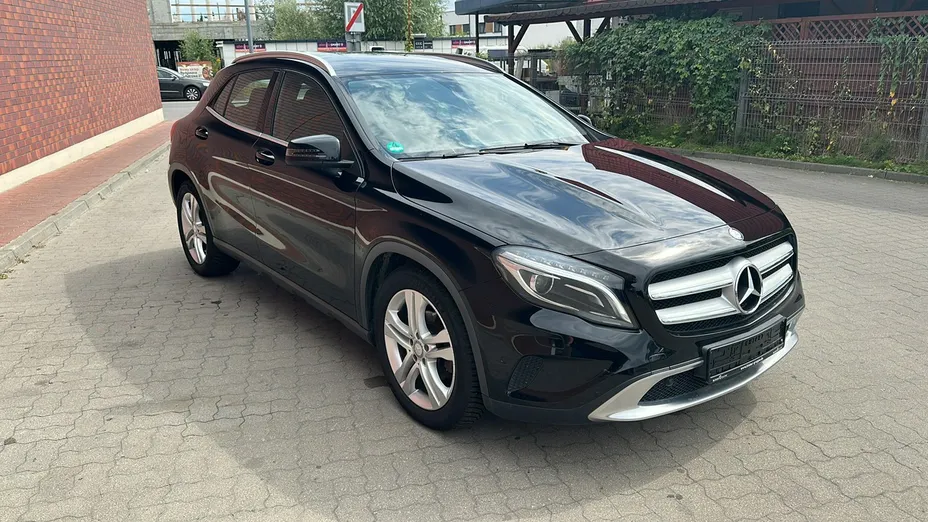 MERCEDES-BENZ GLA -